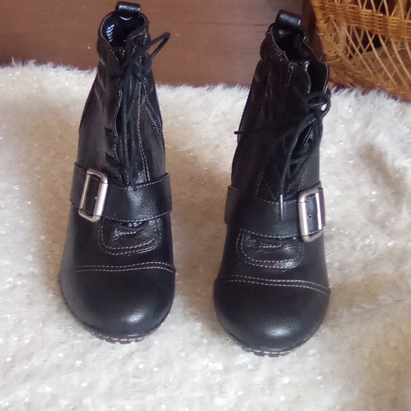 Soul sensibility. Stylish black boots. Size 8 and 1/2 medium. Never been worn. - Picture 2 of 10